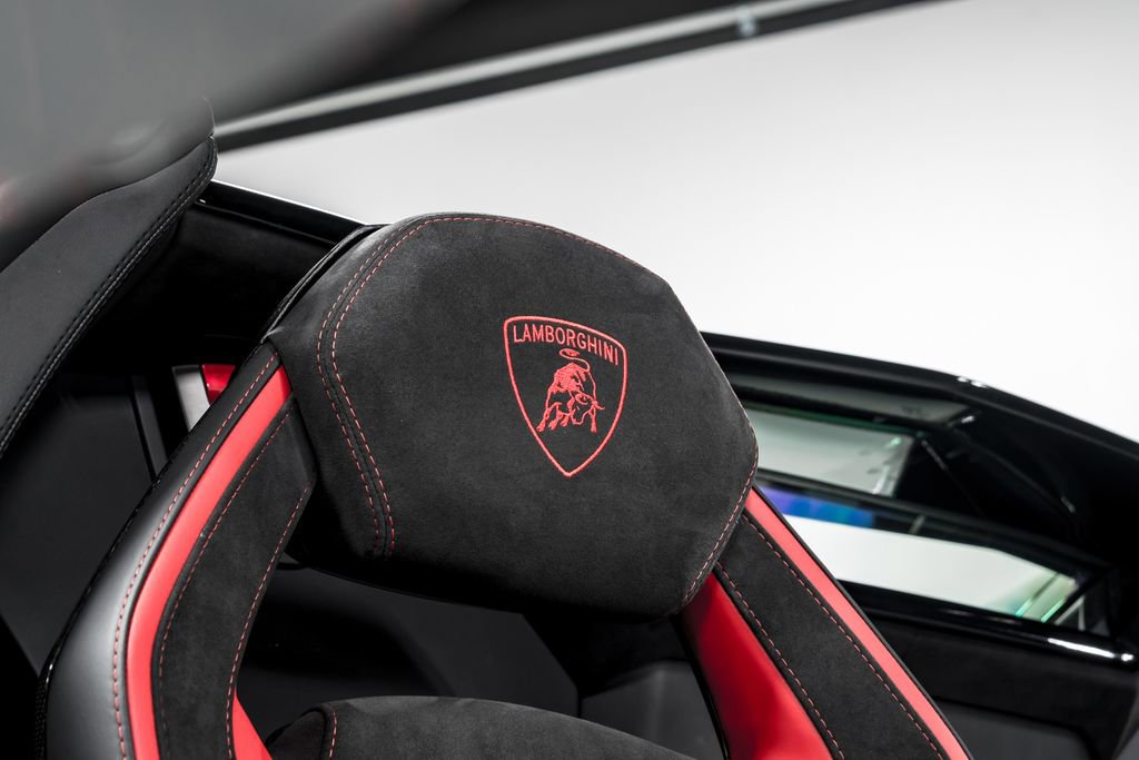 Used 2018 Lamborghini Aventador S image 34
