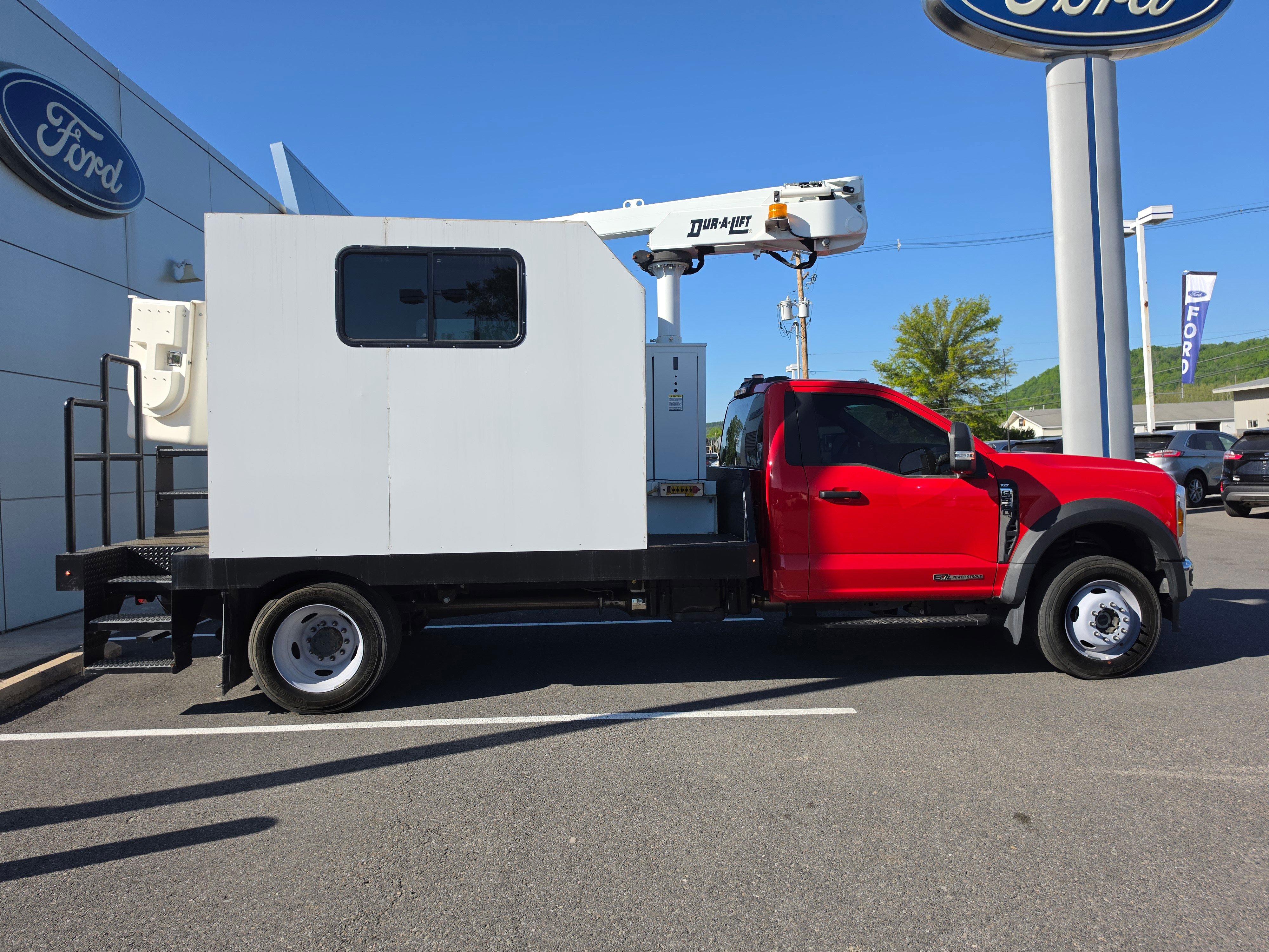Used 2023 Ford F550 4x4 Regular Cab Super Duty w/ XLT Value Package image 2