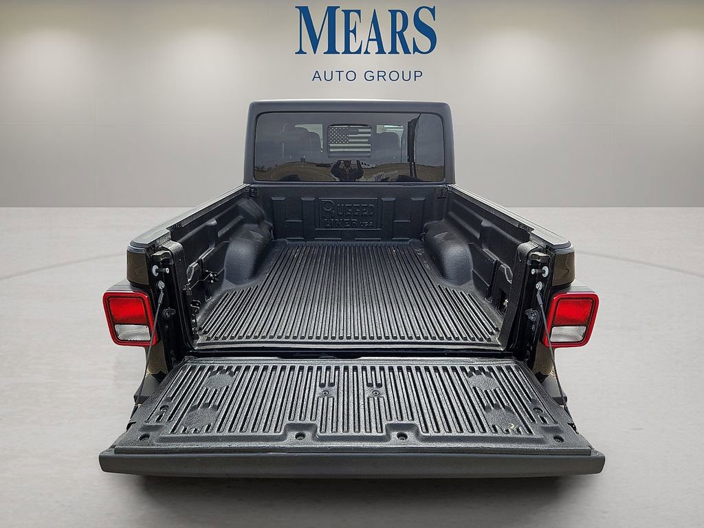 Used 2023 Jeep Gladiator Mojave w/ Cold Weather Group image 15