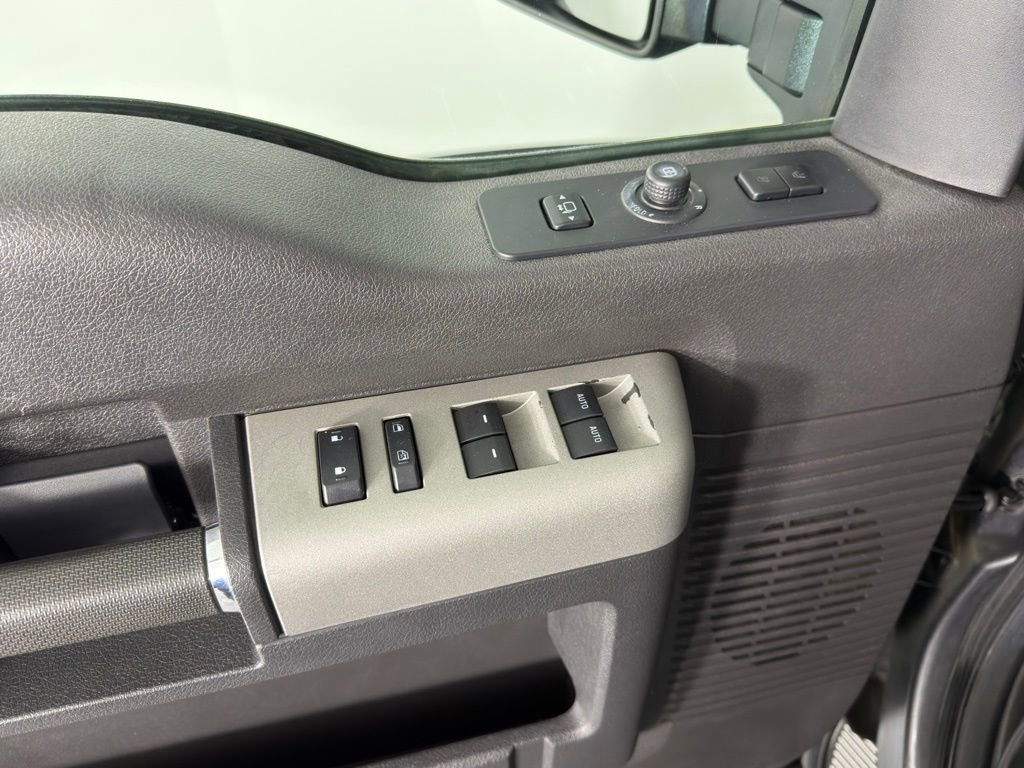 Used 2016 Ford F250 Lariat w/ Lariat Interior Package image 12