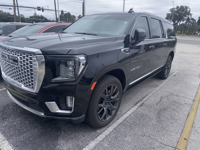 Used 2023 GMC Yukon XL Denali image 3