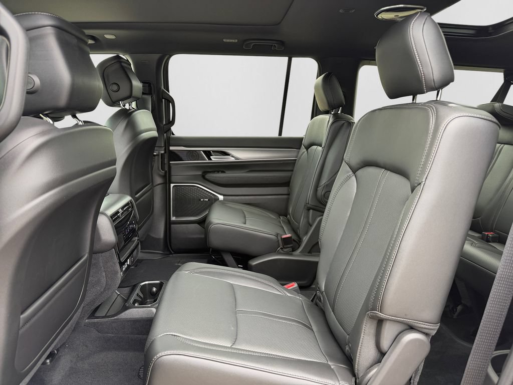 New 2026 Jeep Grand Wagoneer L 4WD w/ Premium Group I image 9