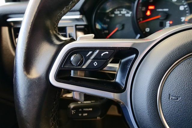 Used 2021 Porsche Macan image 26