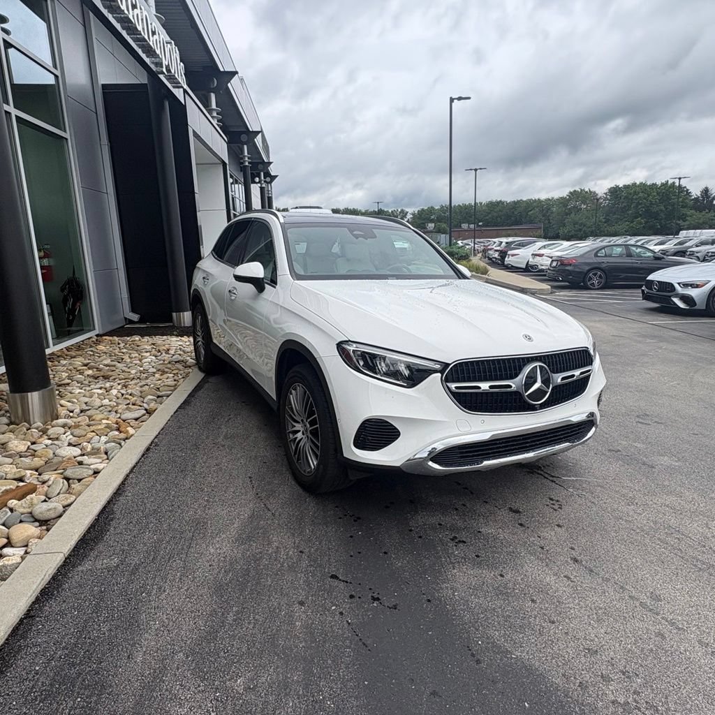 Used 2023 Mercedes-Benz GLC 300 4MATIC image 4