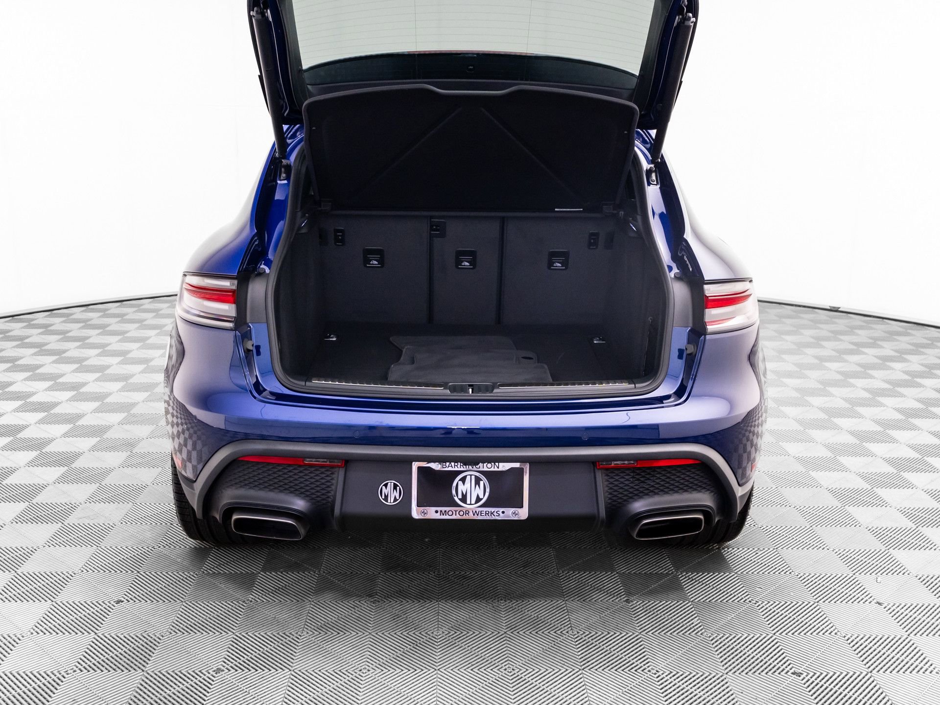 Certified 2026 Porsche Macan AWD/4WD image 33