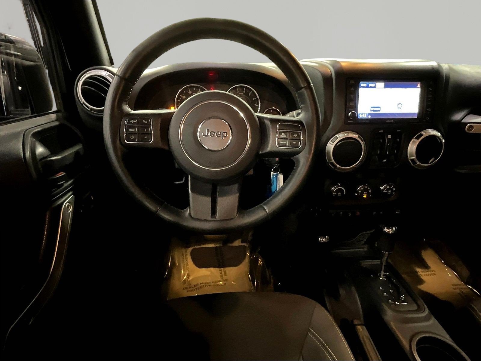 Used 2015 Jeep Wrangler Unlimited Sahara w/ Connectivity Group AWD/4WD image 8