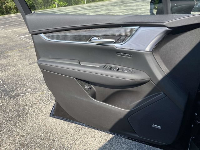 Certified 2026 Cadillac XT5 Sportv w/ LPO, Floor Liner Package AWD/4WD image 31