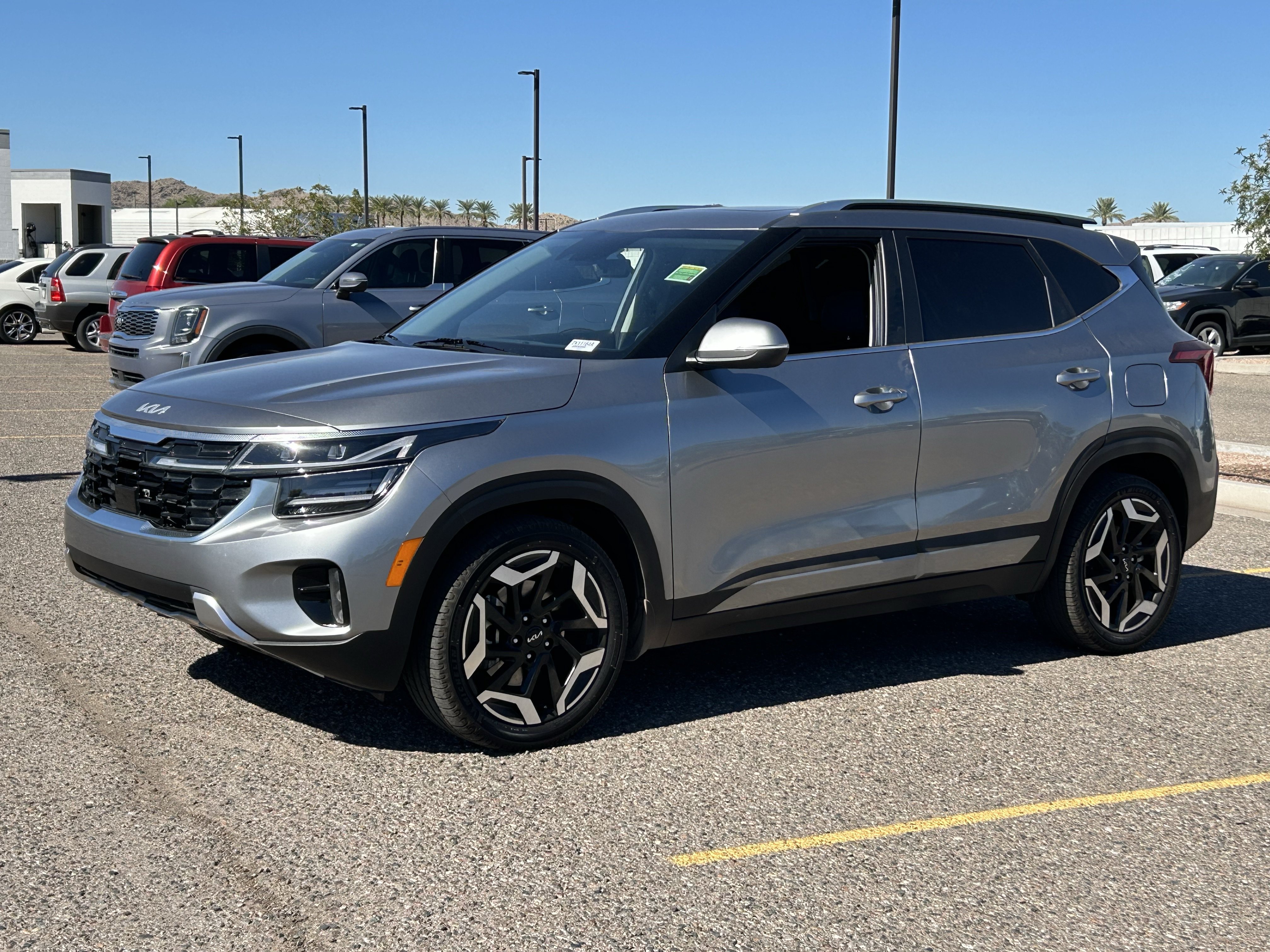 Used 2024 Kia Seltos SX w/ SX Sunroof Package AWD/4WD image 2