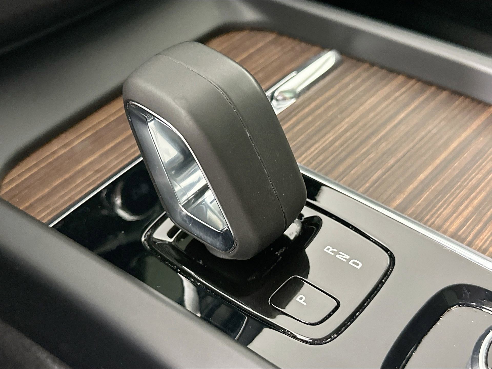 Certified 2022 Volvo XC60 B5 Momentum w/ Advanced Package image 17