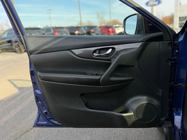Used 2019 Nissan Rogue S image 13