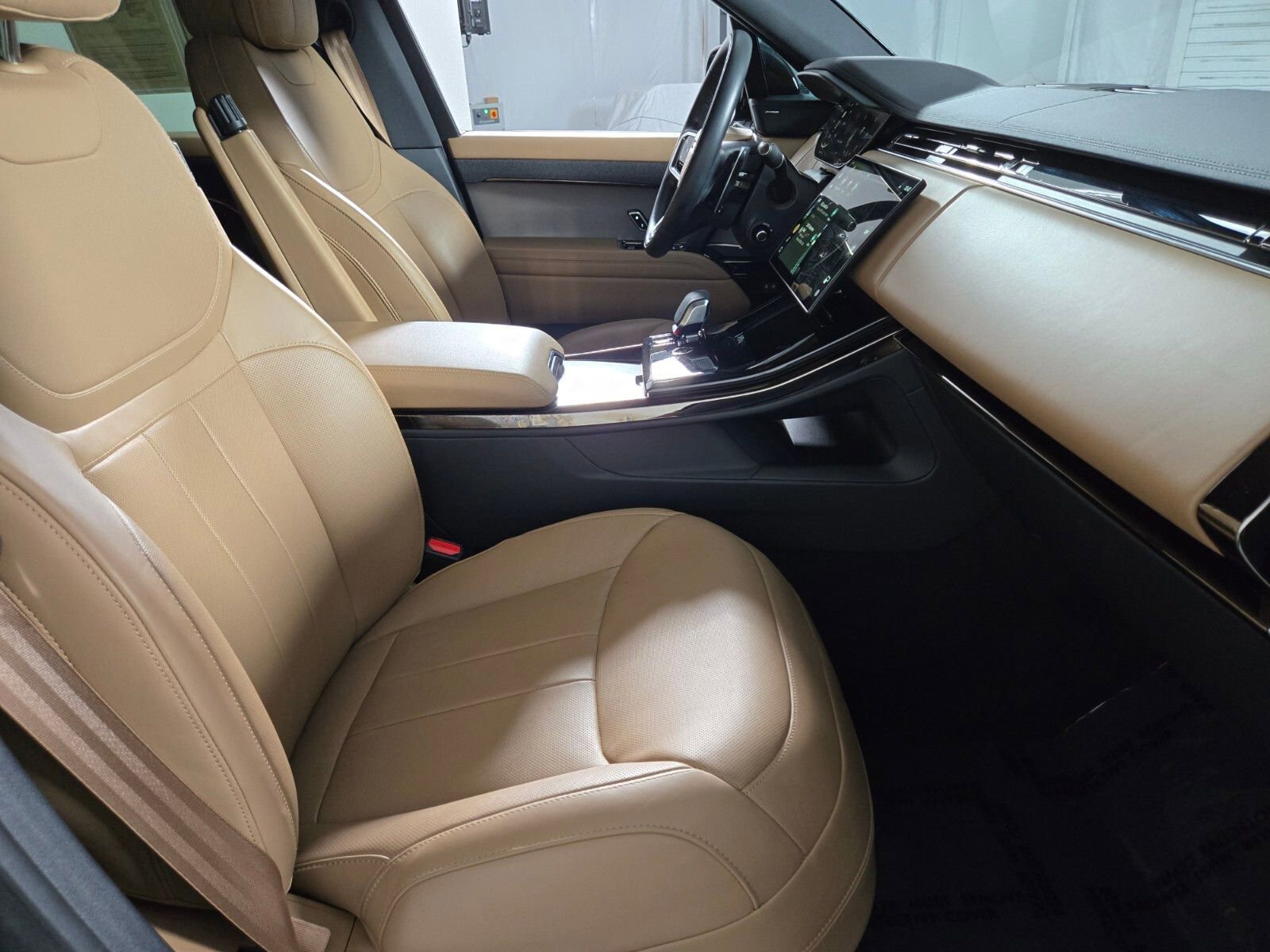 Used 2025 Land Rover Range Rover Sport SE image 19