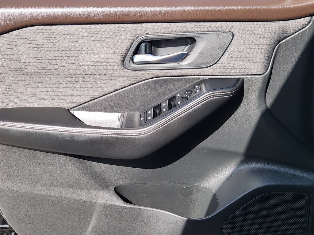 Used 2021 Nissan Rogue SV AWD/4WD image 19