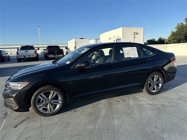 Used 2024 Volkswagen Jetta SE image 40