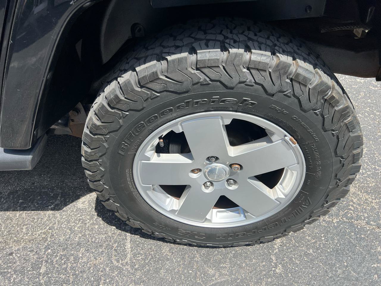 Used 2011 Jeep Wrangler Unlimited Sahara w/ Connectivity Group AWD/4WD image 25