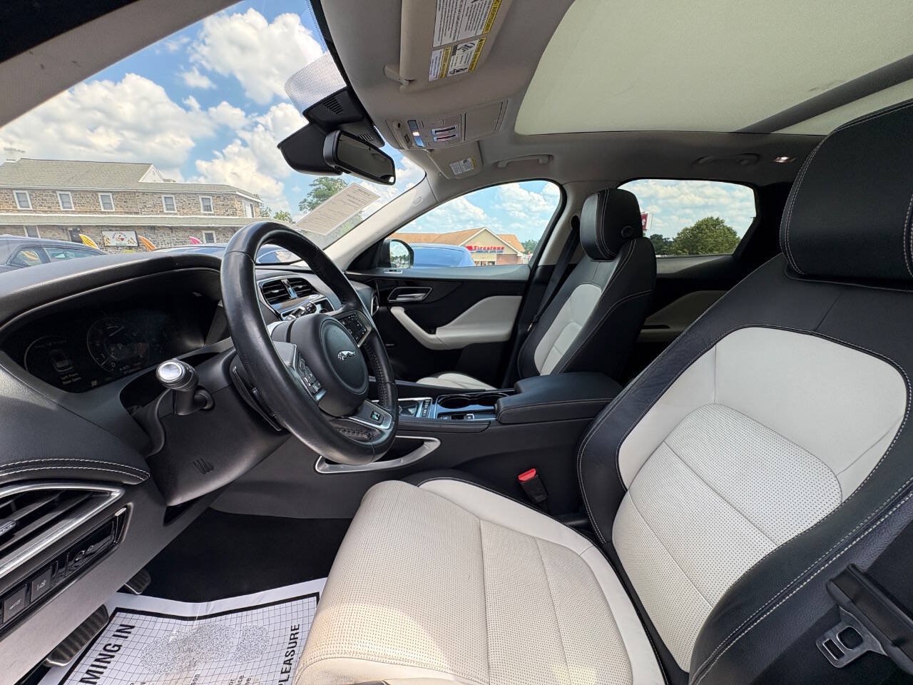 Used 2017 Jaguar F-PACE R-Sport AWD/4WD image 10