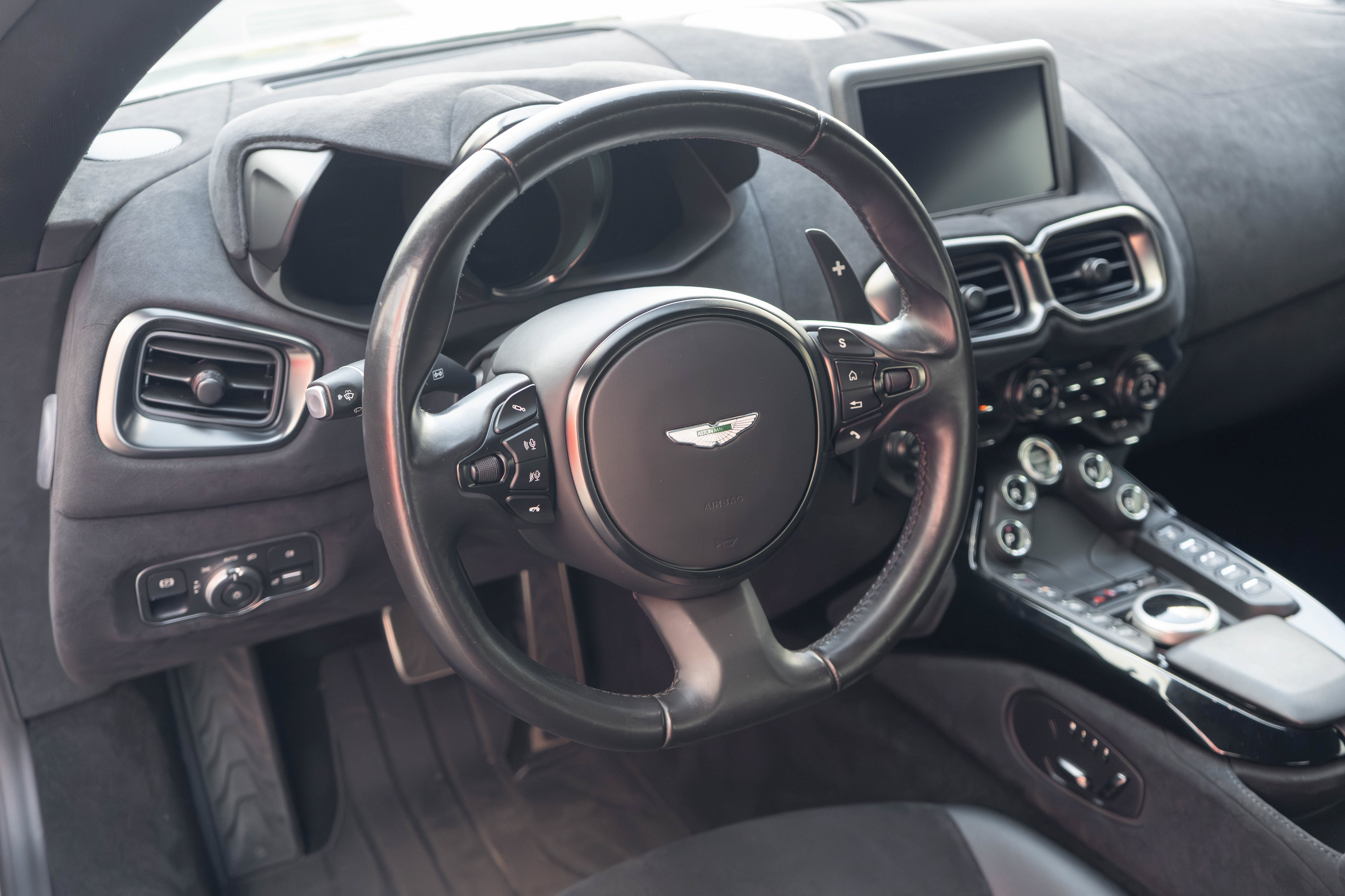 Used 2021 Aston Martin V8 Vantage Coupe RWD image 11