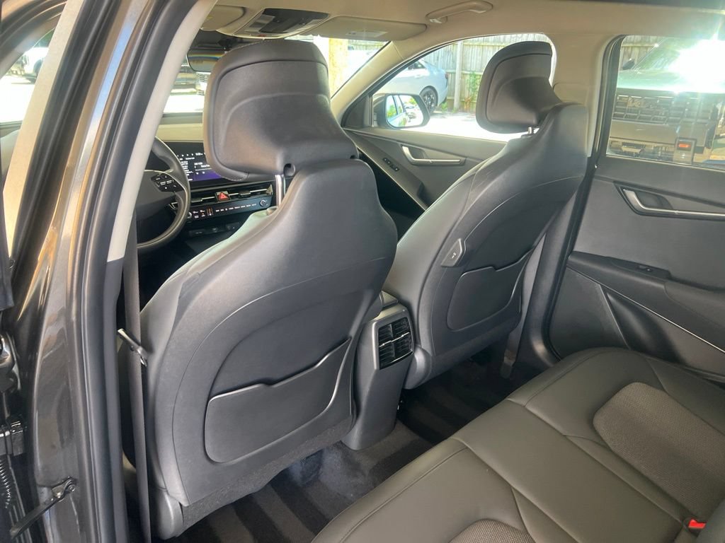 Certified 2024 Kia Niro EX FWD image 9