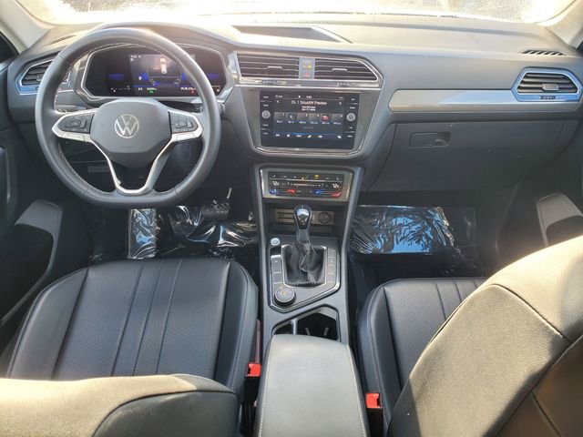 Used 2022 Volkswagen Tiguan SE w/ Panoramic Sunroof Package image 14