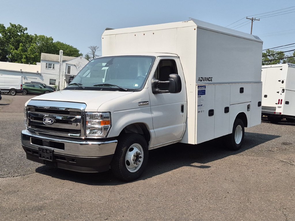 New 2027 Ford E-350 and Econoline 350 Super Duty w/ Power Equipment Group RWD image 2