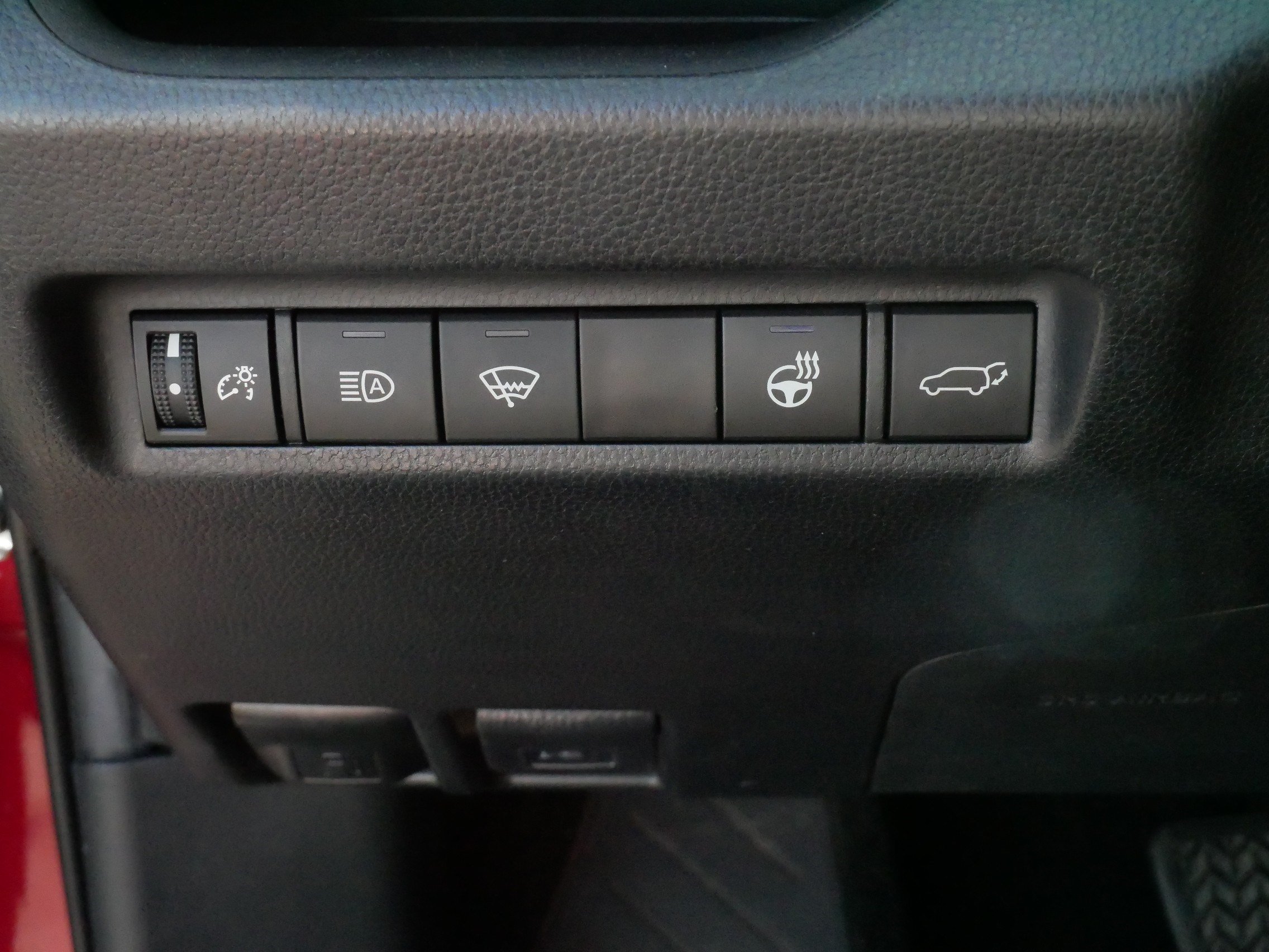 Certified 2021 Toyota RAV4 XLE Premium AWD/4WD image 27