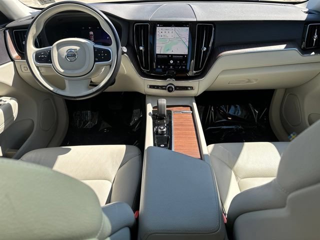 Certified 2022 Volvo XC60 B5 Momentum w/ Climate Package AWD/4WD image 15