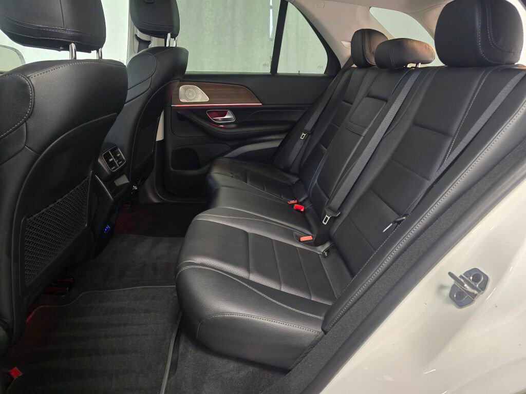 Used 2025 Mercedes-Benz GLE 350 4MATIC w/ Driver Assistance Package image 19