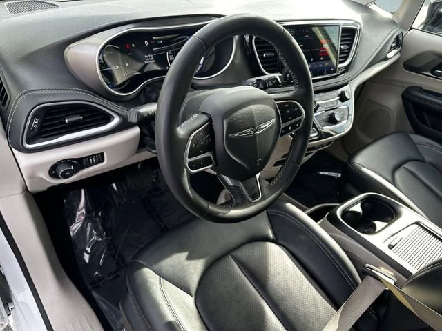 Used 2024 Chrysler Pacifica Limited FWD image 9