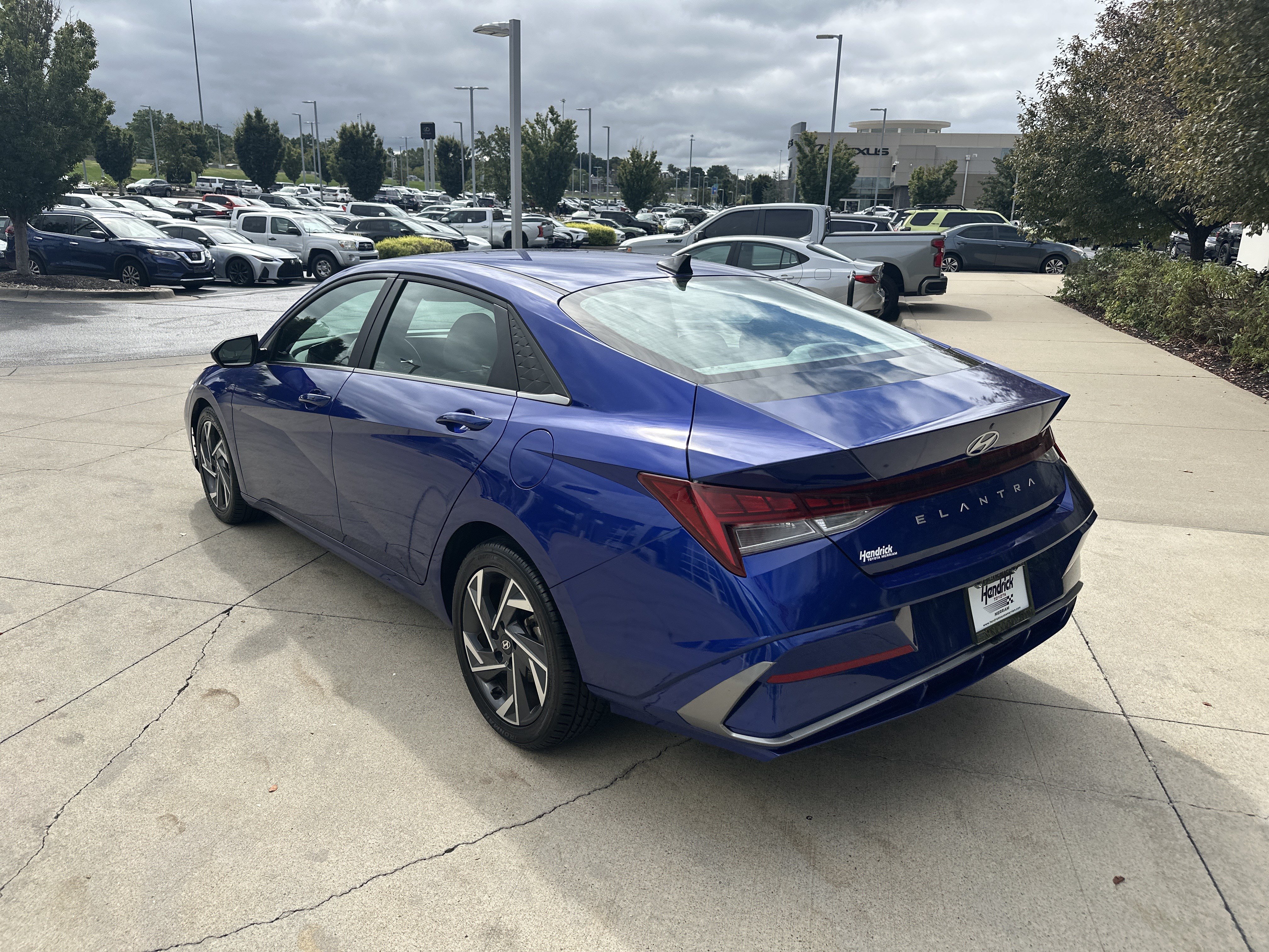 Used 2025 Hyundai Elantra SEL FWD image 7