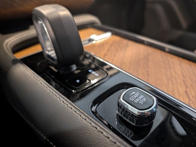 Used 2024 Volvo XC90 B6 Plus w/ Protection Package Premier image 23