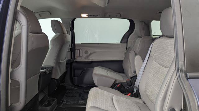 Used 2023 Toyota Sienna LE FWD image 16