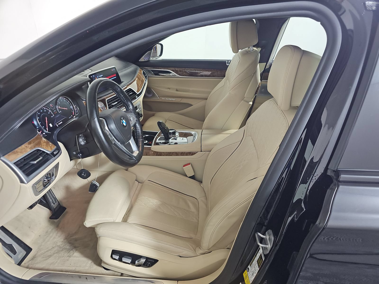 Used 2018 BMW 750i RWD image 8