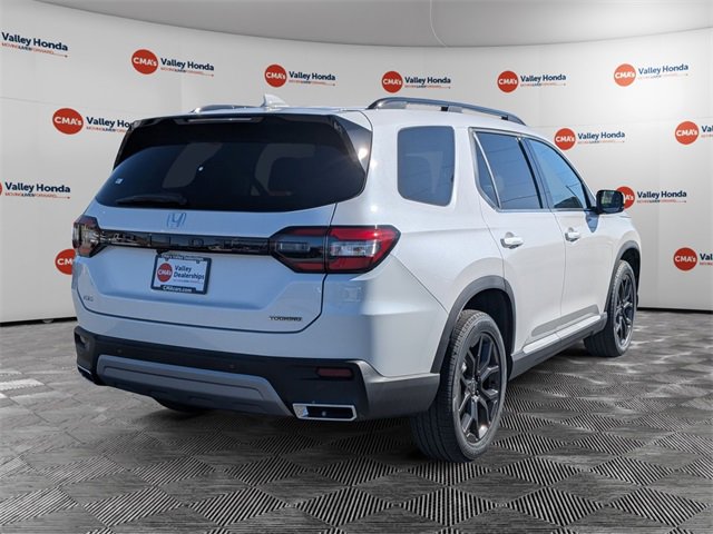 New 2025 Honda Pilot Touring image 5