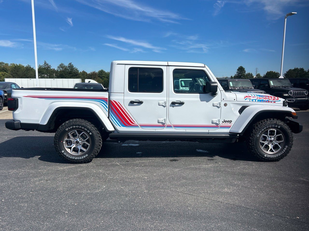 New 2026 Jeep Gladiator Sport AWD/4WD image 2