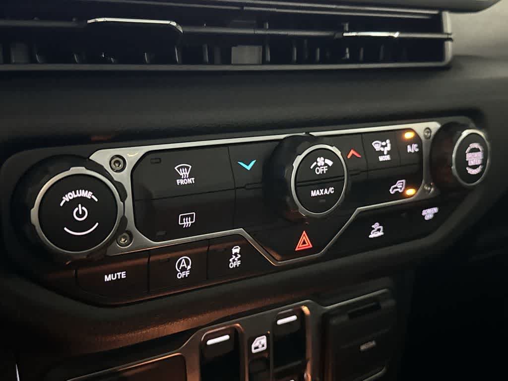 Used 2025 Jeep Gladiator Sport AWD/4WD image 19