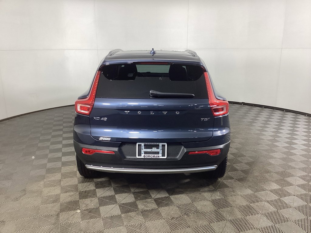 Used 2021 Volvo XC40 T5 Momentum w/ Premium Package image 3