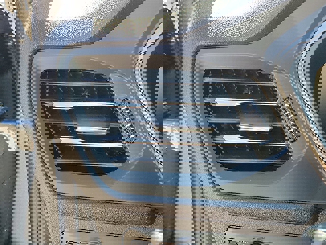 Used 2025 Ford Escape Base w/ Class II Trailer Tow Package image 32