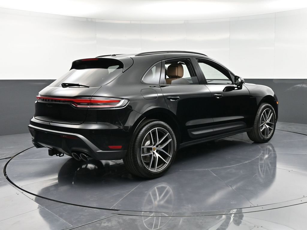 Used 2025 Porsche Macan AWD/4WD image 8