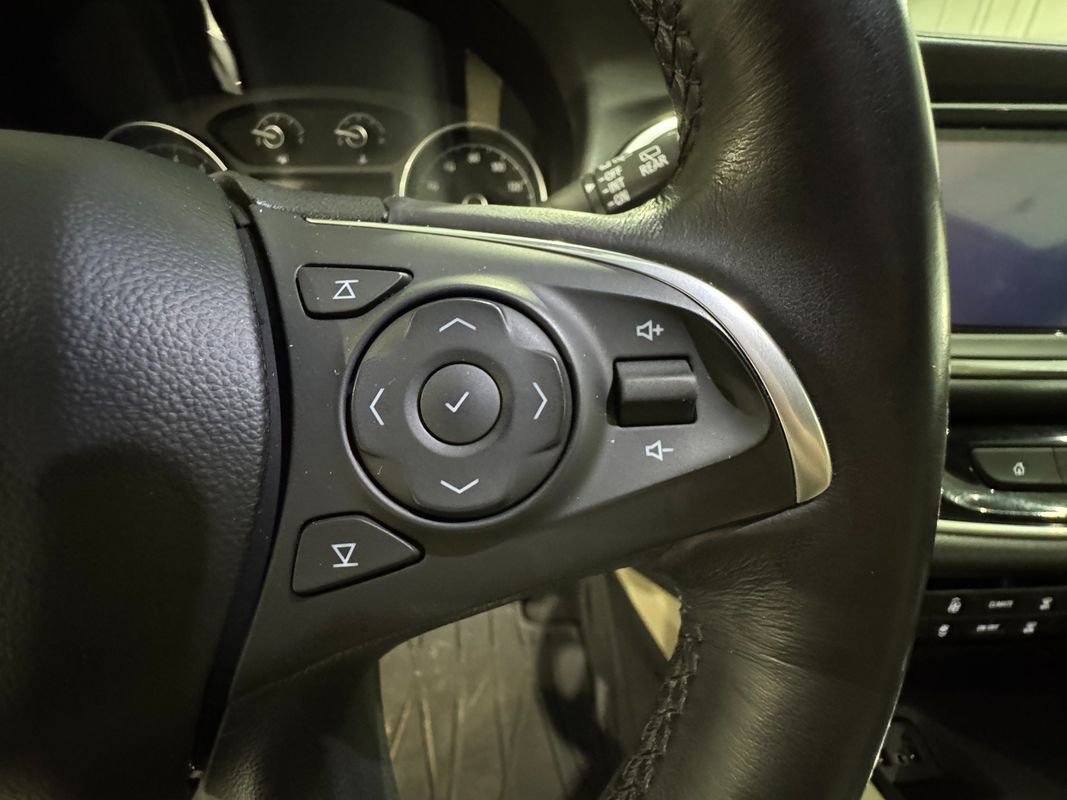 Used 2019 Buick Enclave Essence image 14