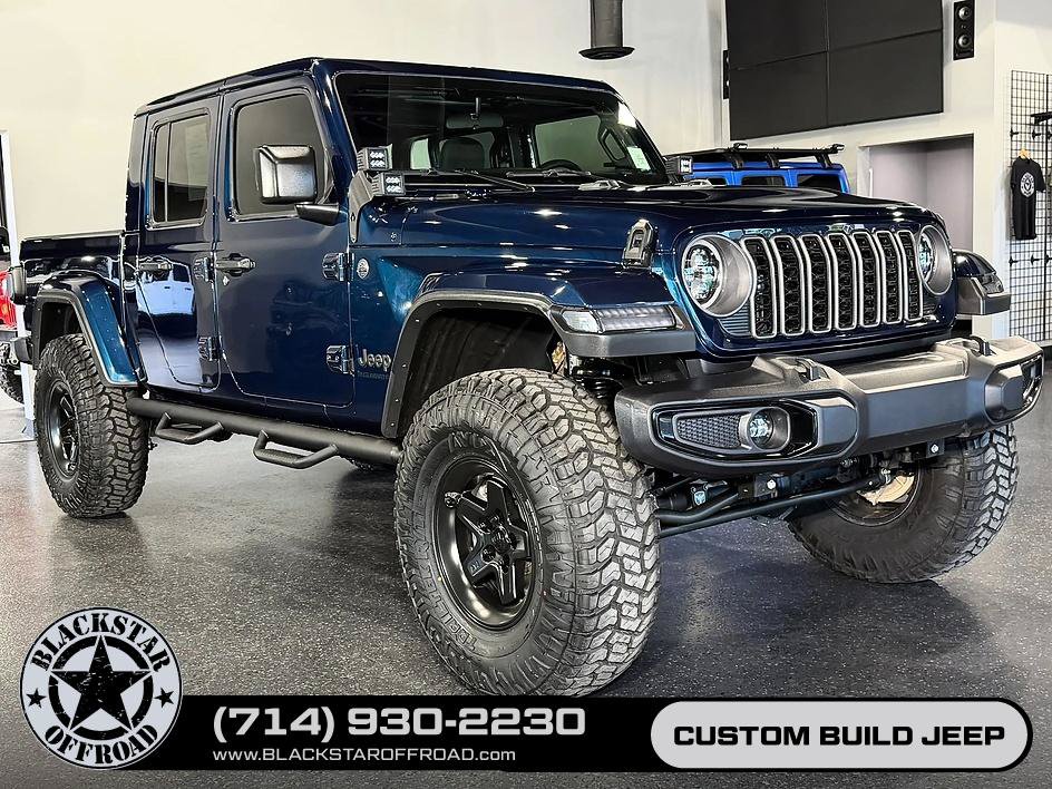 Used 2025 Jeep Gladiator Sport AWD/4WD image 2