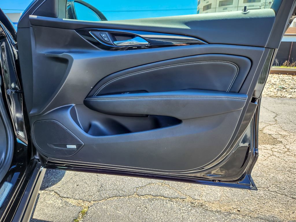 Used 2018 Buick Regal Essence w/ Sights and Sounds Package AWD/4WD image 22
