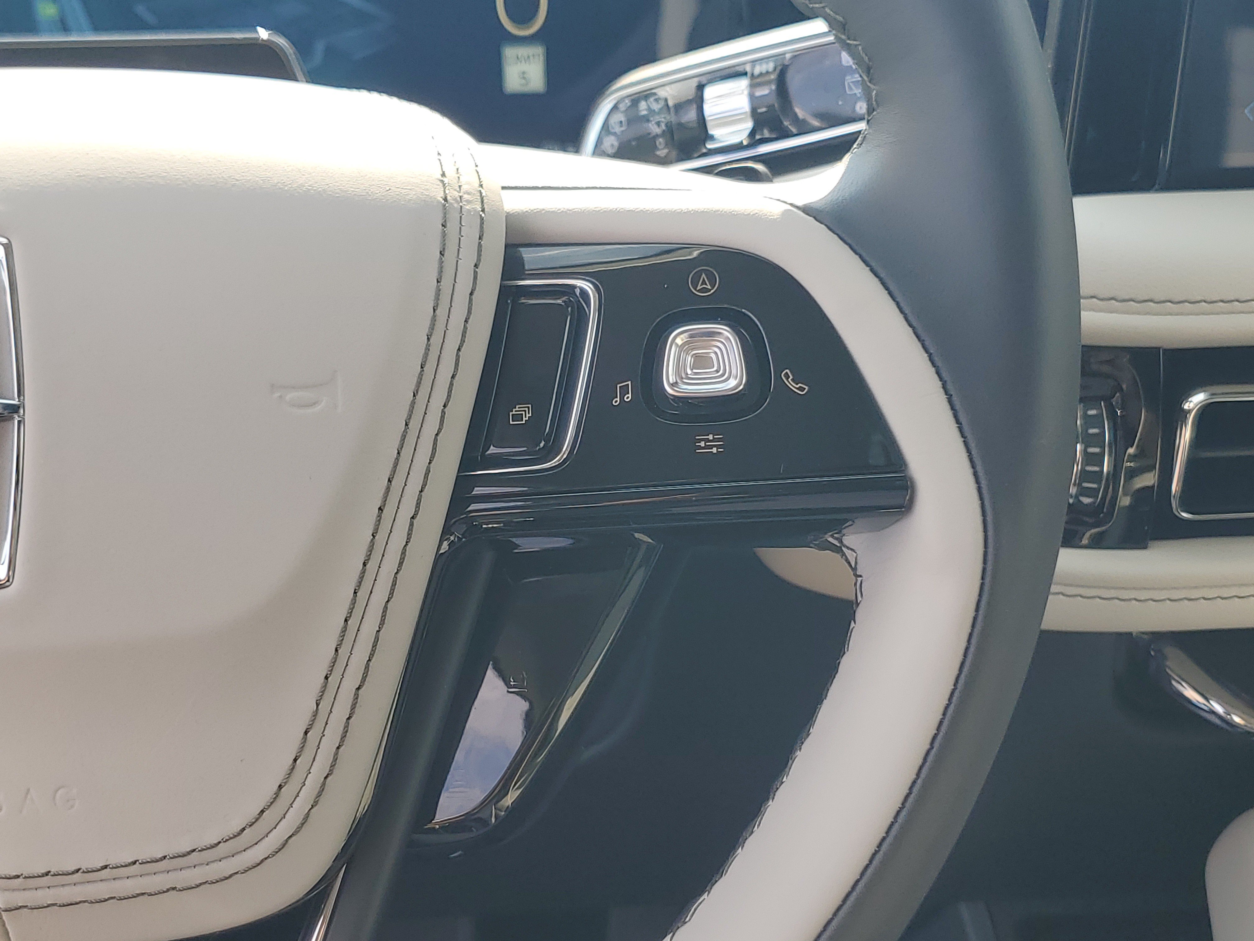 New 2027 Lincoln Aviator AWD image 17