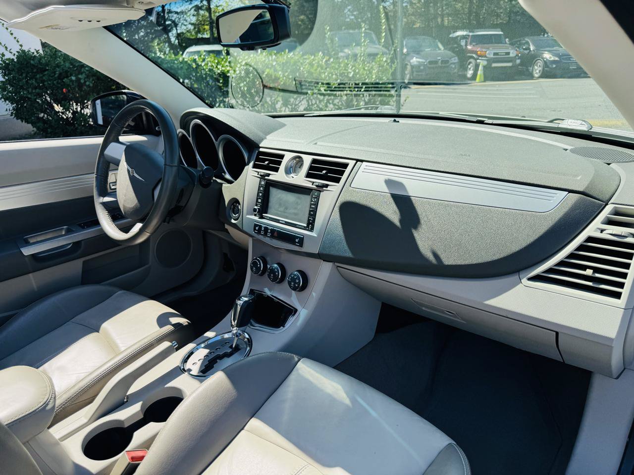Used 2010 Chrysler Sebring Touring w/ Navigation & Sound Group I FWD image 18