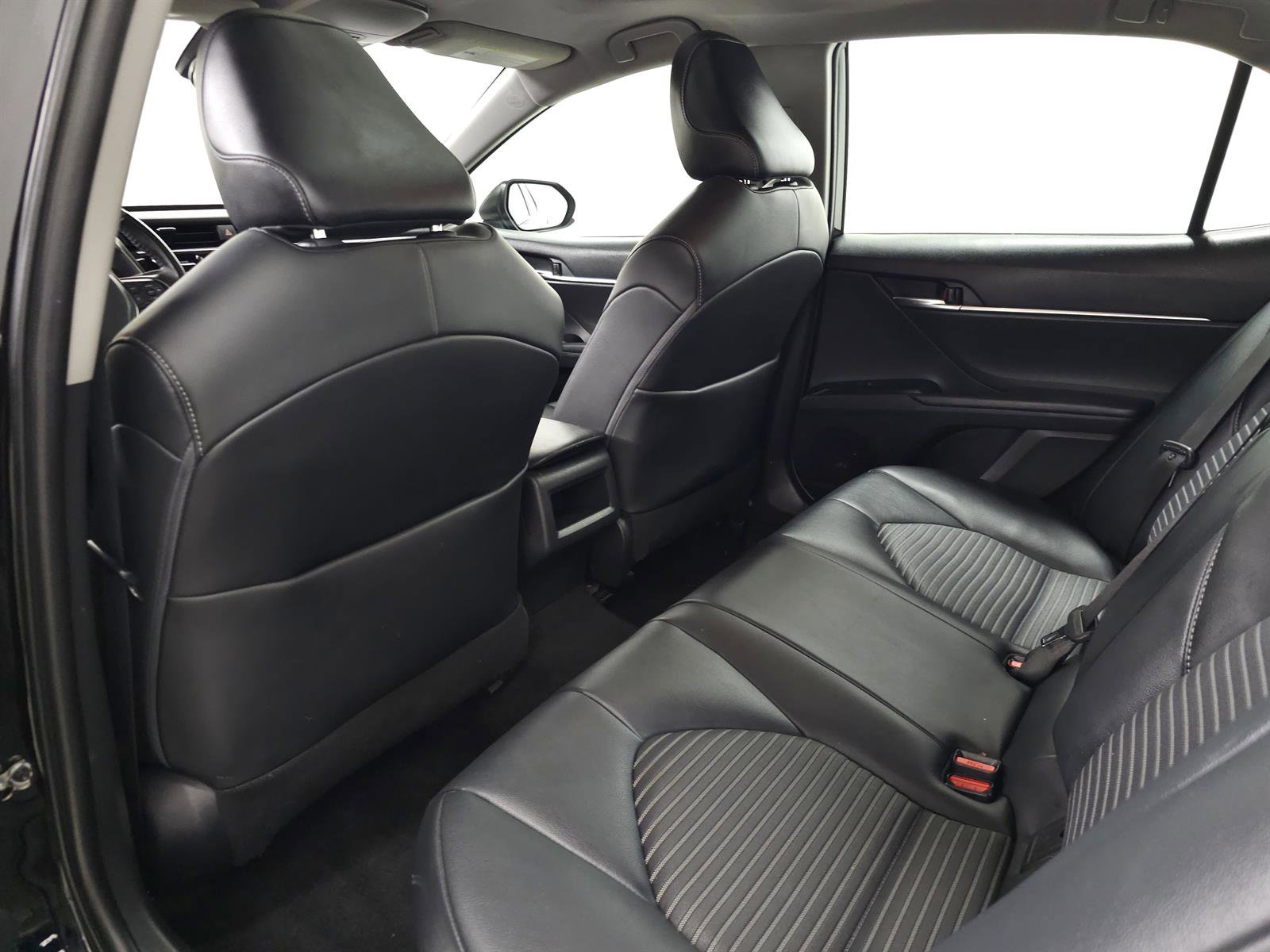 Used 2020 Toyota Camry SE FWD image 25