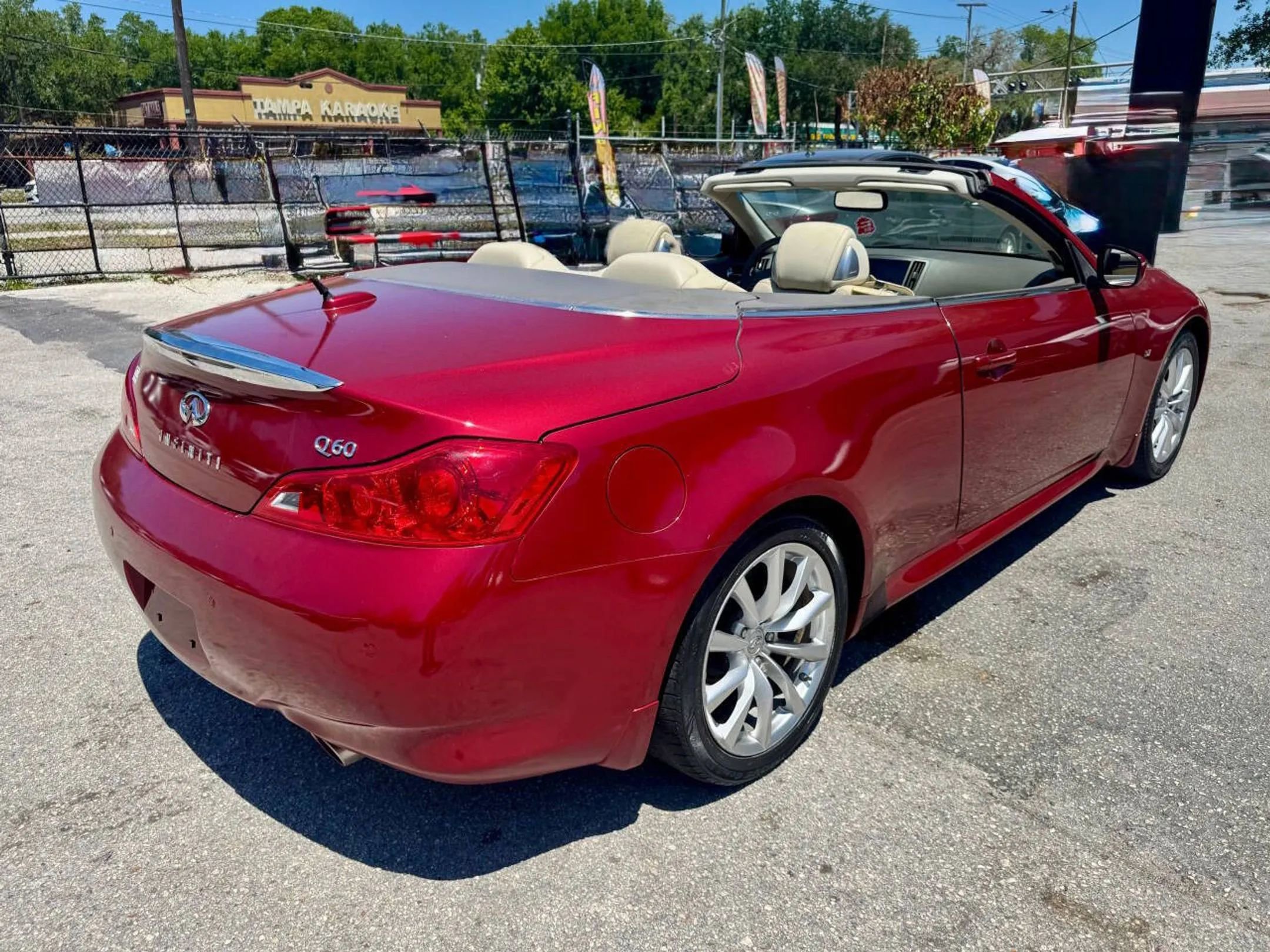 Used 2014 INFINITI Q60 Convertible w/ Premium Package RWD image 17