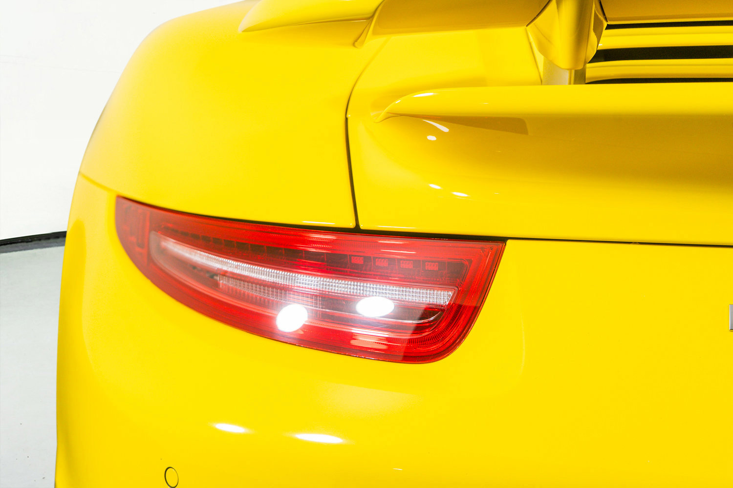 Used 2015 Porsche 911 Turbo w/ Sport Chrono Package image 13