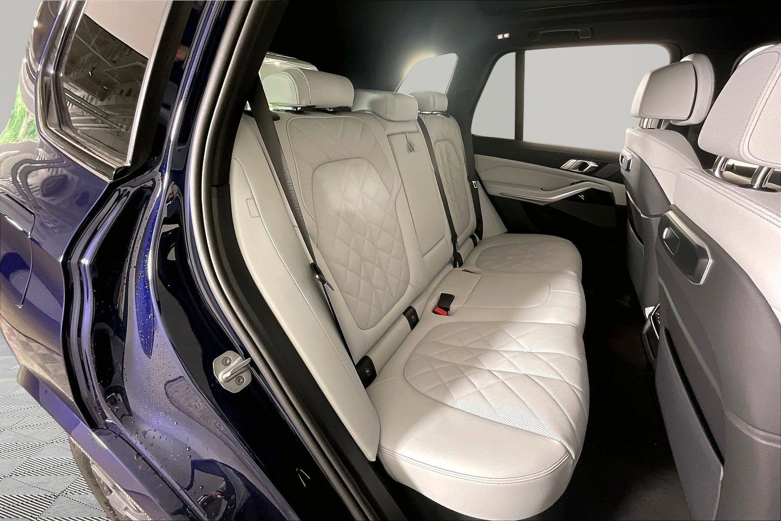 New 2026 BMW X5 xDrive40i w/ M Sport Package AWD/4WD image 15