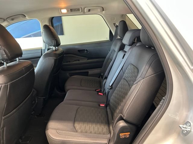 Used 2025 Nissan Pathfinder S AWD/4WD image 13