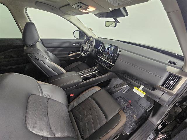 New 2025 Nissan Pathfinder Platinum AWD/4WD image 15