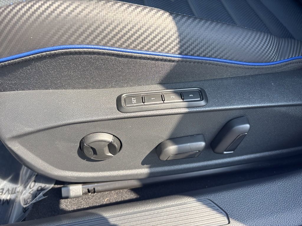 Used 2023 Volkswagen Golf 20th Anniversary Edition image 22