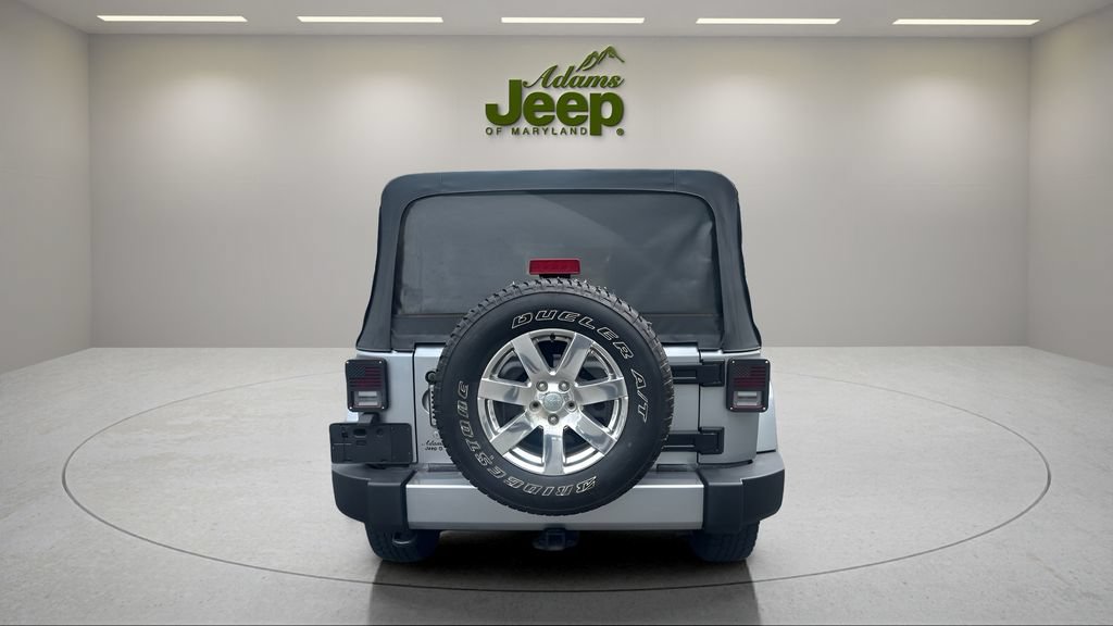 Used 2017 Jeep Wrangler Unlimited Sahara w/ Connectivity Group AWD/4WD image 6